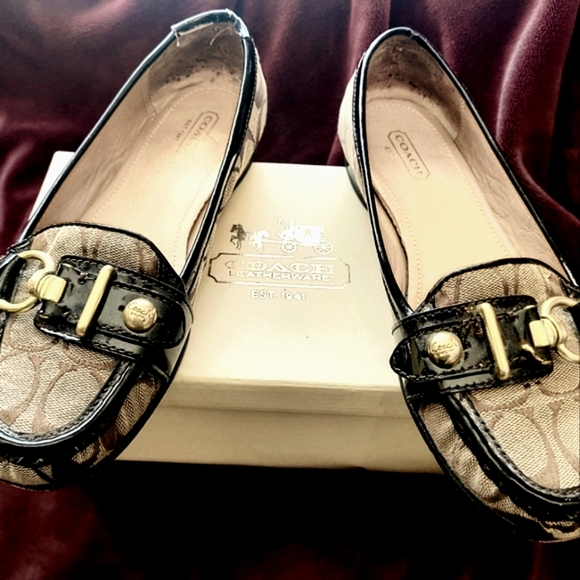 Beautiful COACH Signature Elkie C/Pat Loafers - Picture 2 of 5